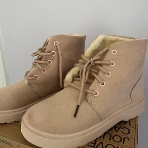 Tan size 5 comfy boots from shein.